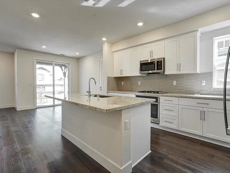 12101 Almeria Way — Photo 9