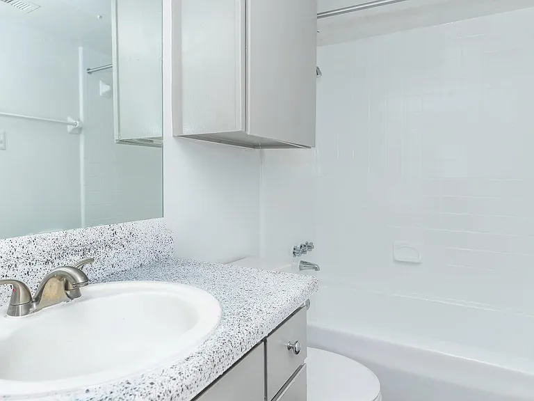 Bayou Park Apartments — Photo 33