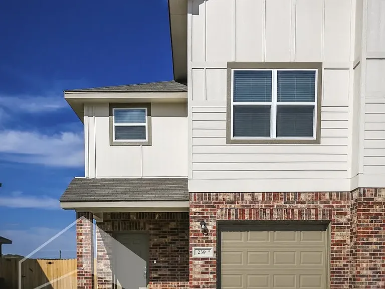 239 Green Valley Dr — Photo 2