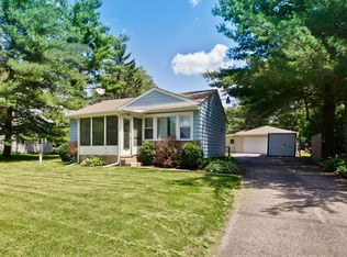 5414 Greenview Rd, Oakwood Hills, IL 60013