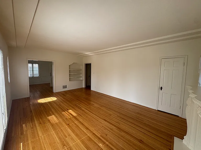 419 N Doheny Dr #B — Photo 7