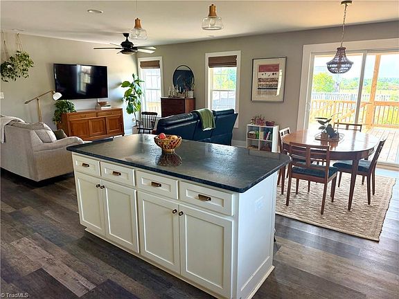 3rd image of 106 Tranquility Ln