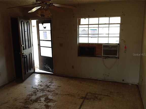 2nd image of 976 Liskeard Ave