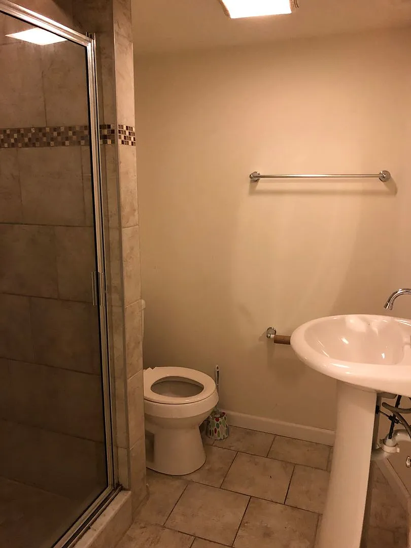 425 N Holly St New — Photo 4