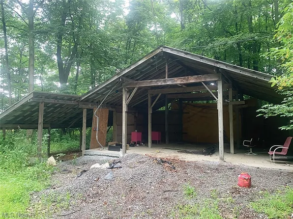 47575 State Route 14, New Waterford, OH 44445