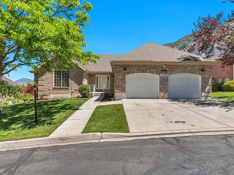 1241 Cambridge Ct — Photo 45