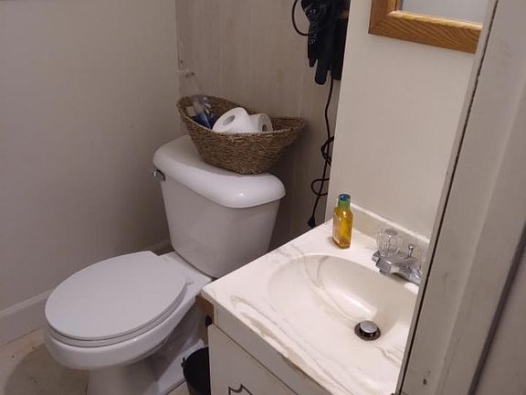 5th image of 3907 Gibson Dr NE