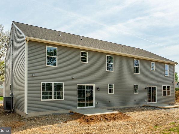 313 W Water St, Annville, PA 17003
