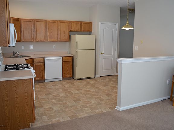 5th image of 26 Silverwoods Dr