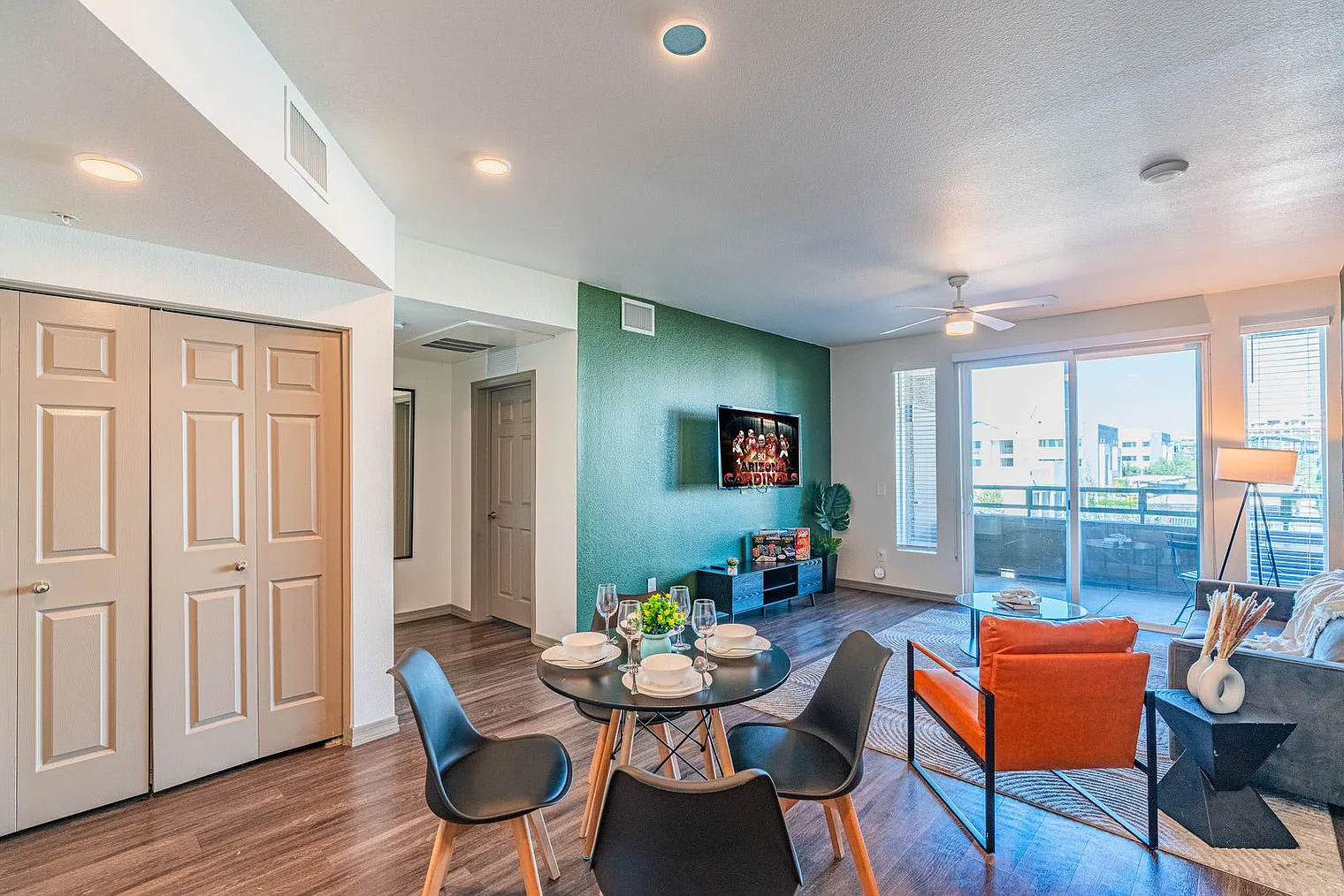 2 bed, 2.0 bath, 893 sqft, $2,923 — Photo 3