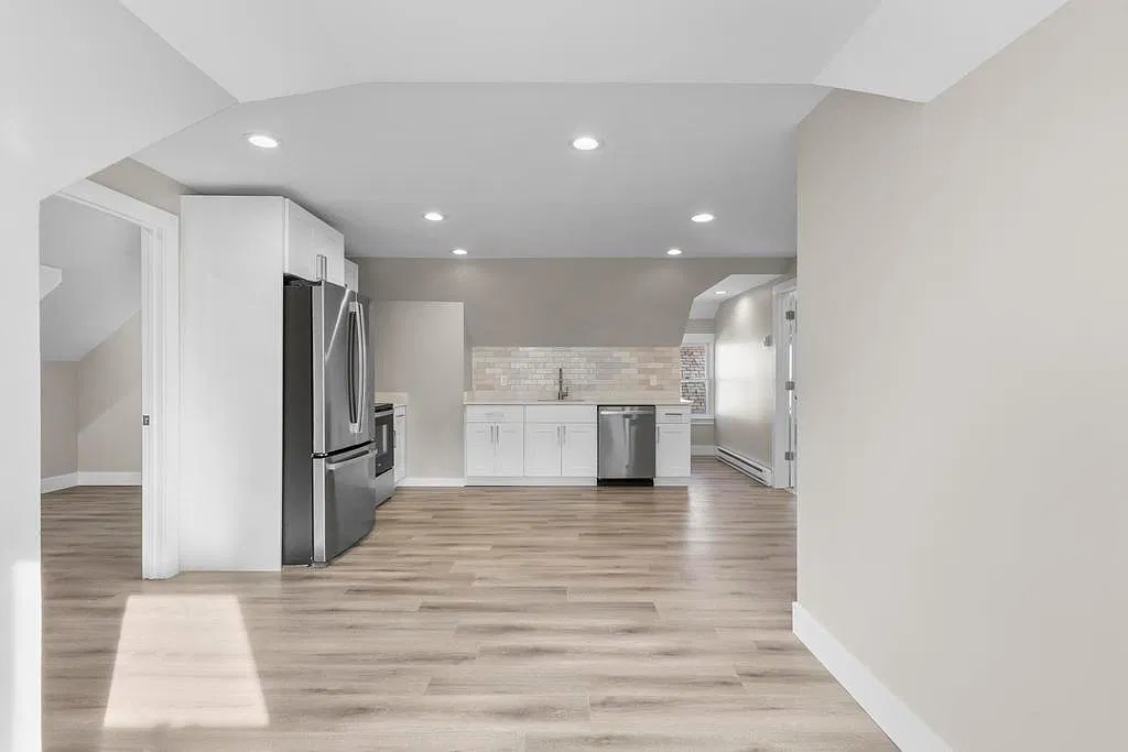 2 bed, 1100 sqft, $2,025 — Photo 2