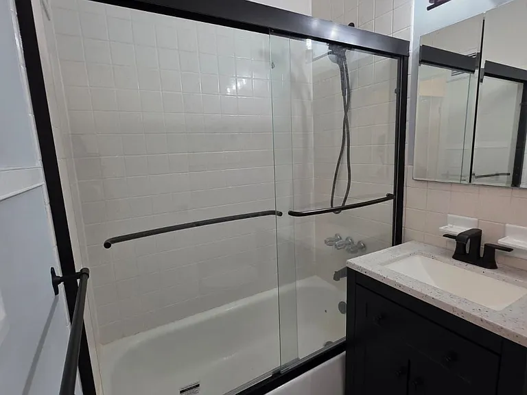 135 Montgomery St #3 — Photo 3