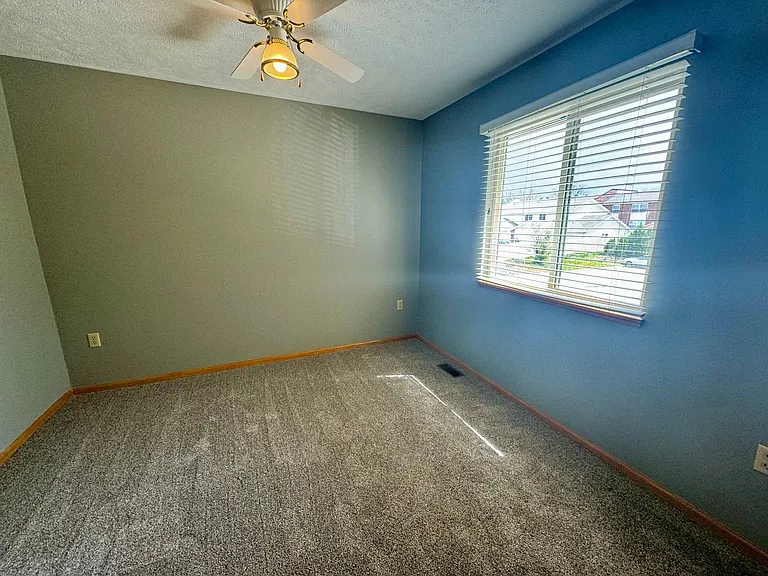 2211 W Todd Ln — Photo 11
