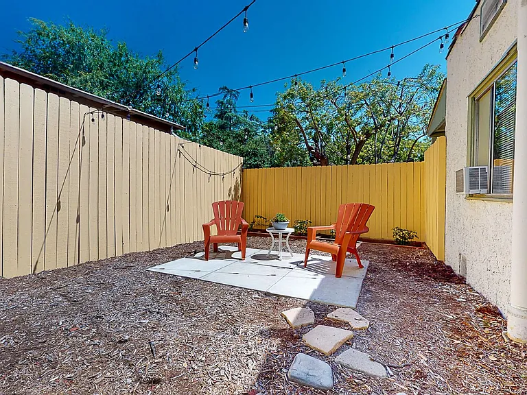 1127 Bell St — Photo 32