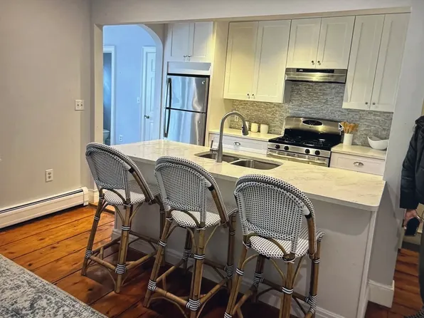 158 High St #A, Newburyport, MA 01950