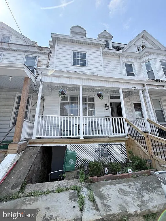 5 bed, 1.5 bath, 2459 sqft, $1,700 — Photo 1