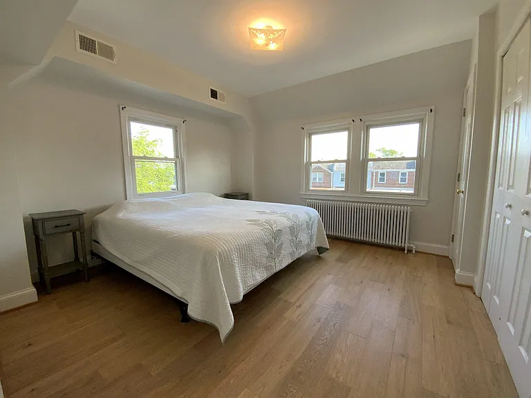 1772 E St NE — Photo 12
