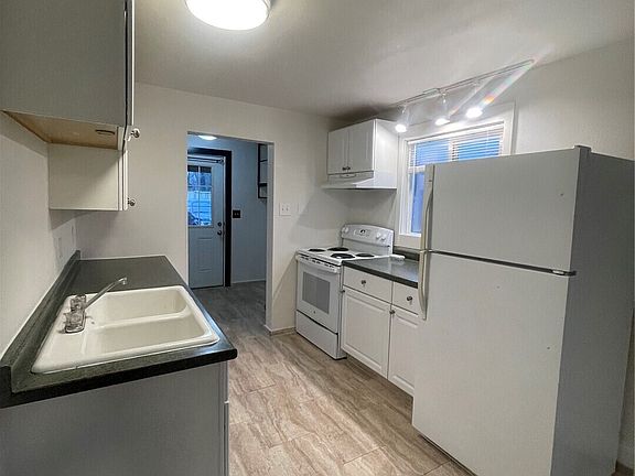 4th image of 903 Howard Street