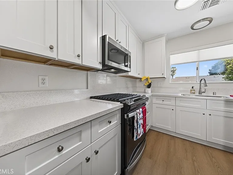 26236 Lawton Ave — Photo 10