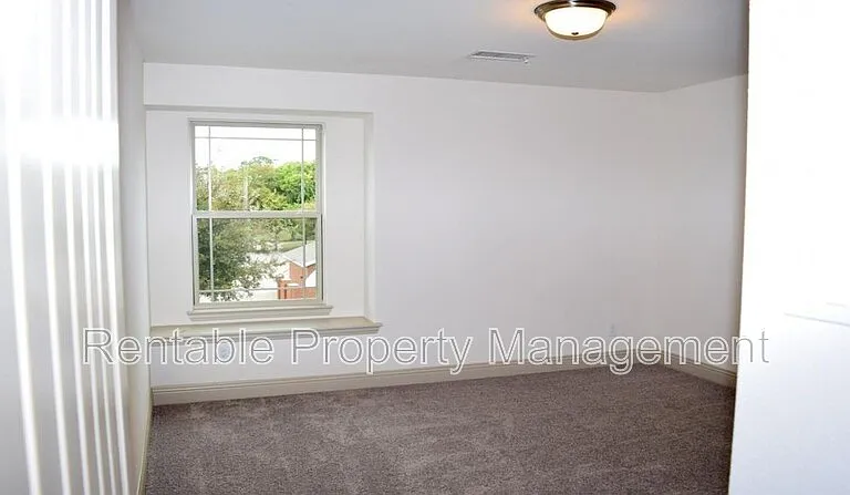 1247 Wiltshire Dr — Photo 17
