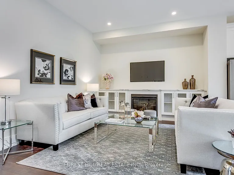727 Ebony Ave — Photo 4