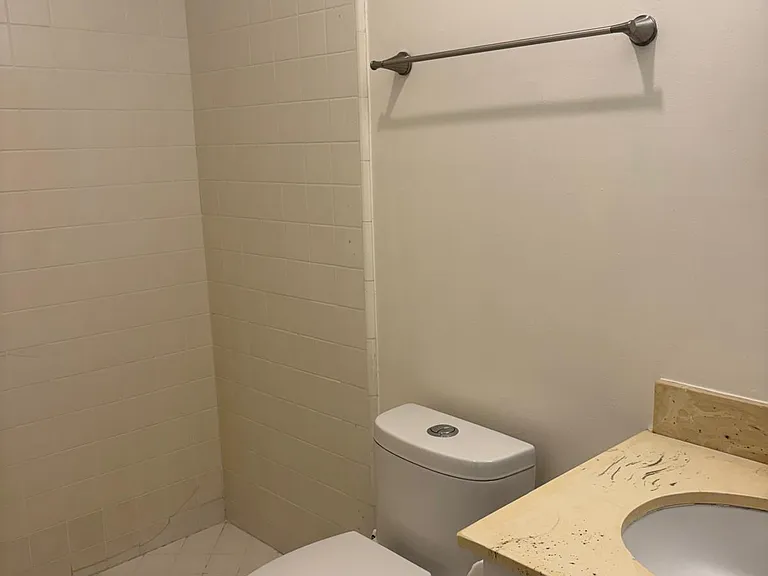 1610 De La Vina St #2 — Photo 8