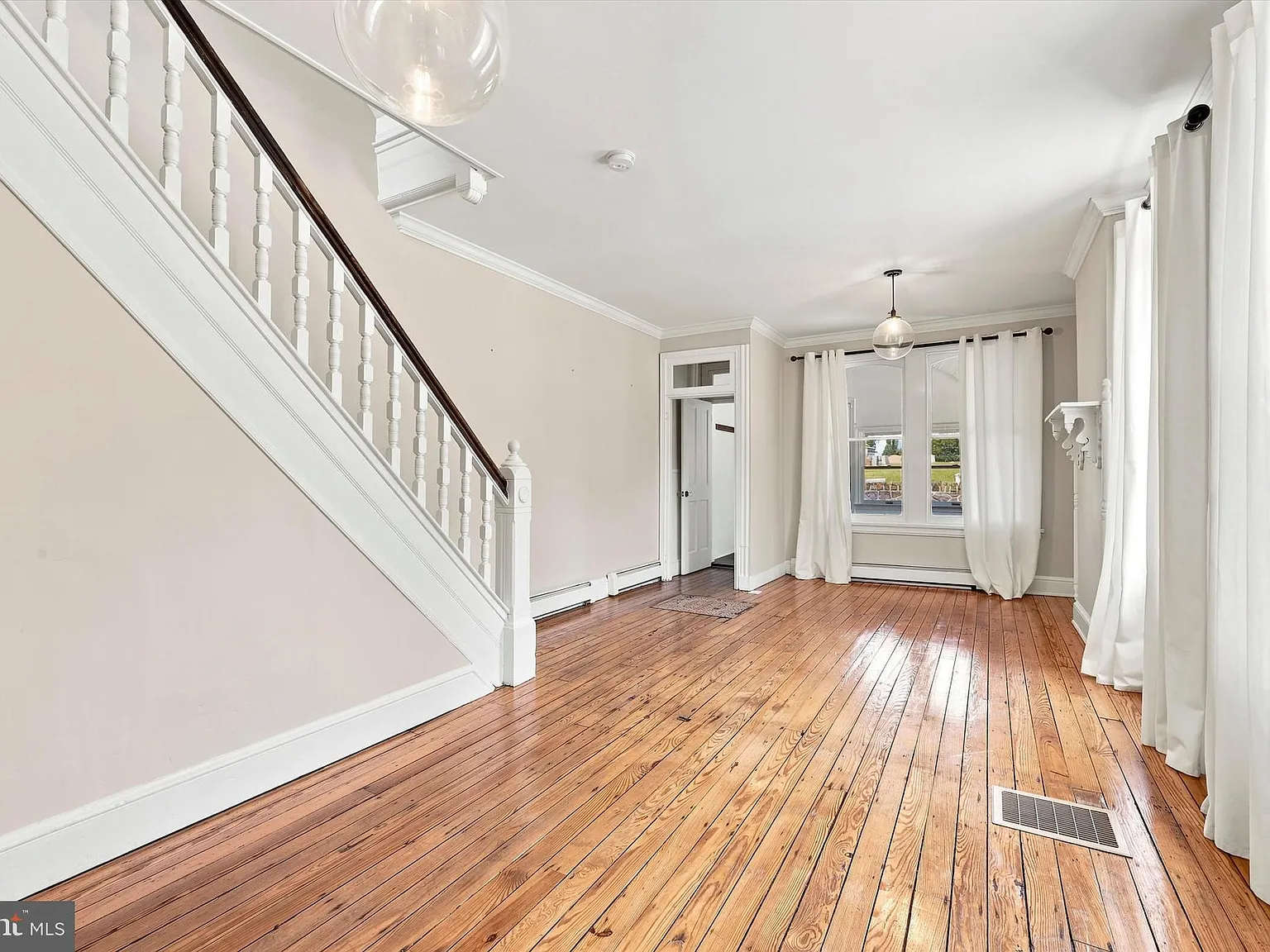 3 bed, 1725 sqft, $3,250 — Photo 3