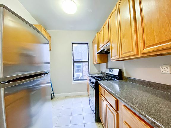 2nd image of 359 Saint Johns Pl #4F