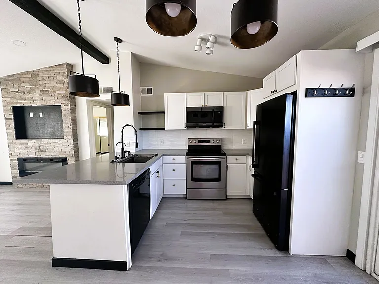328 Linn Ln — Photo 8