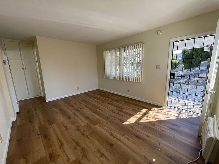 928 W. Glenoaks blvd. Glendale CA — Photo 3