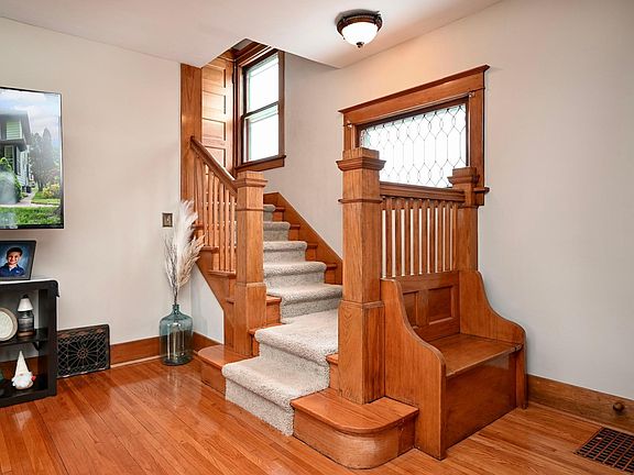5th image of 629 W King St