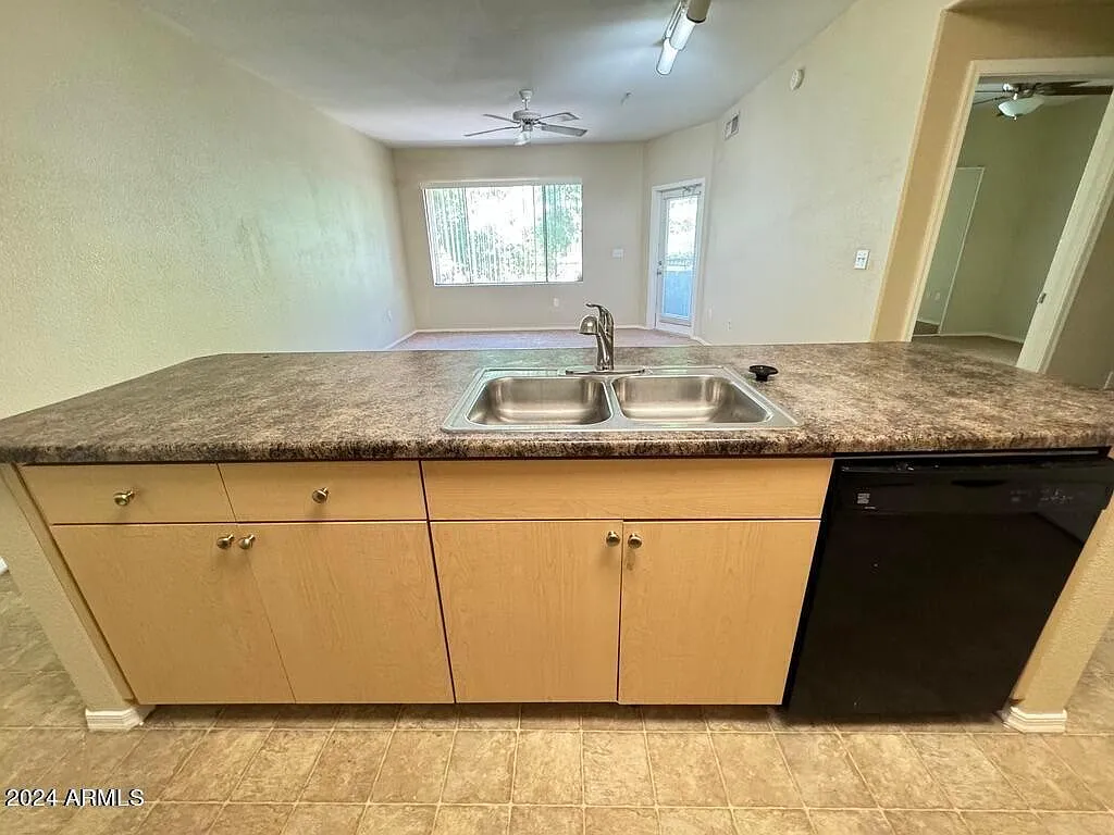 1 bed, 1.0 bath, 748 sqft, $1,175 — Photo 4