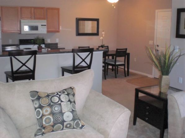 50 Hunt Club Dr APT 403