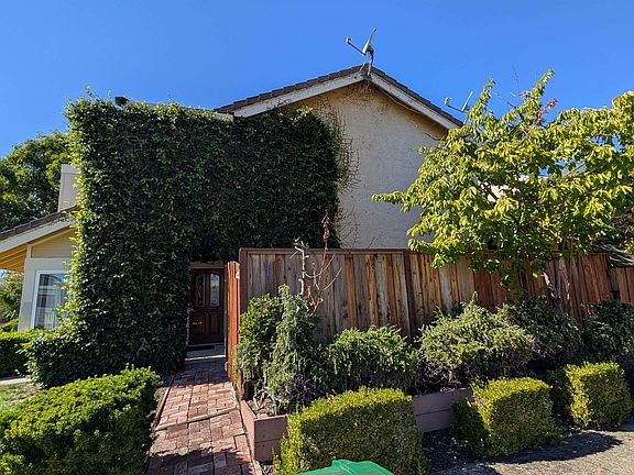 3rd image of 10013 Foxboro Cir