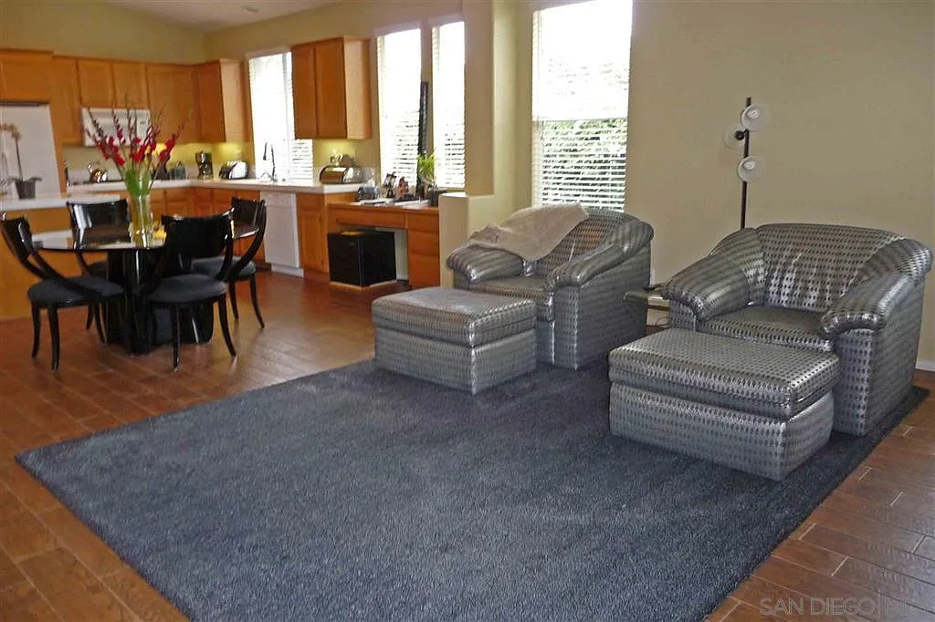3 bed, 1963 sqft, $7,440 — Photo 3