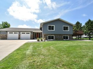 415 E 12th St, Zumbrota, MN 55992