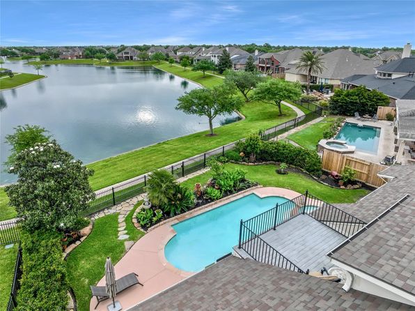 8710 Hollow Banks Ln, Houston, TX 77095