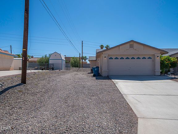 3rd image of 3346 Fountain Palm Dr