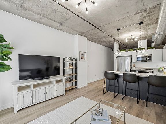4th image of 645 W 9th St APT 424