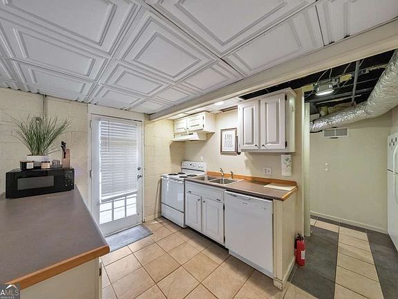 4th image of 798 Pinehill Dr SE