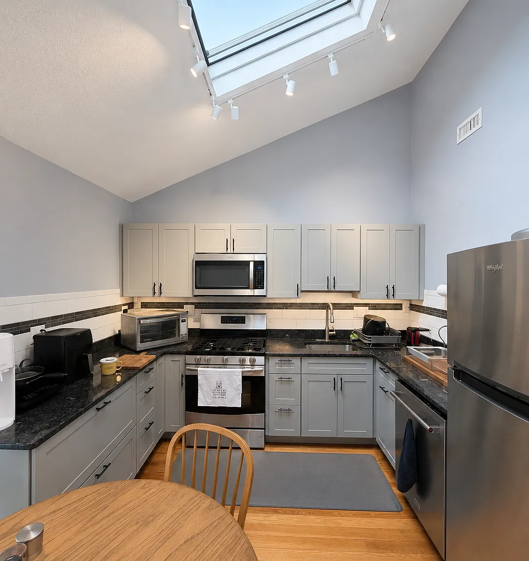 2 bed, $3,199 — Photo 1