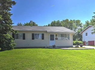 22 Whippoorwill Dr, Decatur, IL 62526