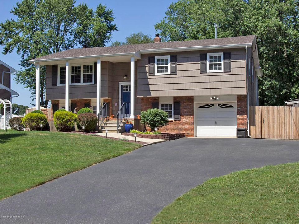 1st image of 524 Kingsley Ct