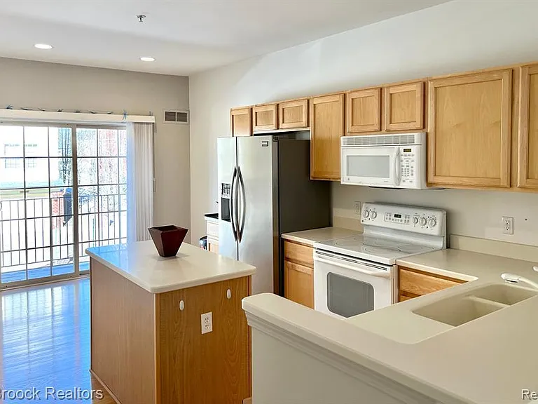 3111 Camden Dr — Photo 4