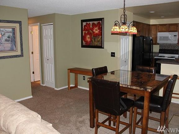 3rd image of 635 Malibu Dr SE