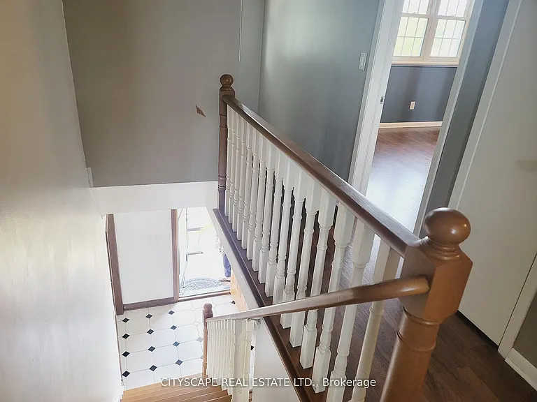 342 Sutherland Dr — Photo 4