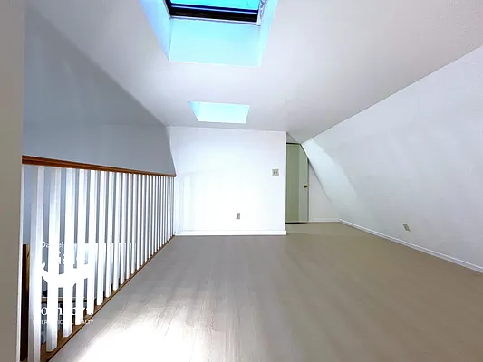 Rented by Daniel Gale Sotheby's International Realty | media 27