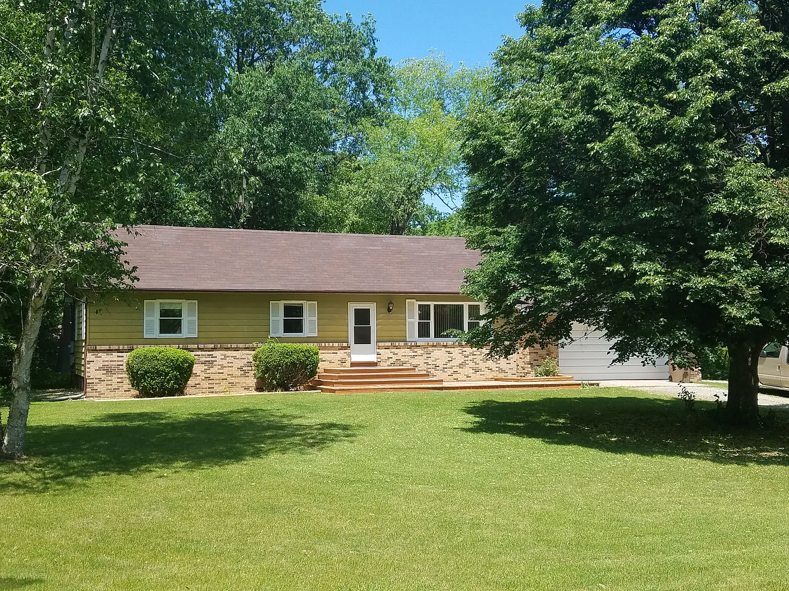 11925 Airline Dr photo 1
