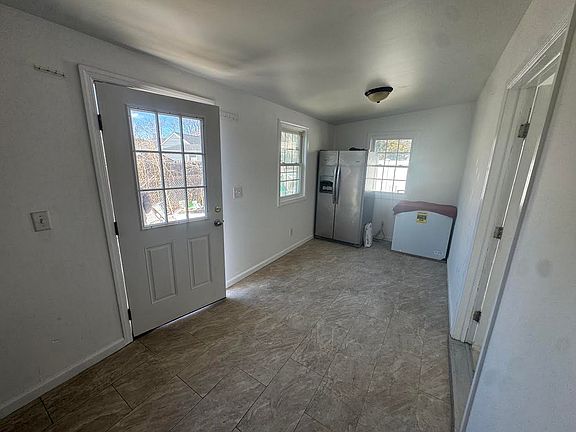 3rd image of 28 Lucille Ln