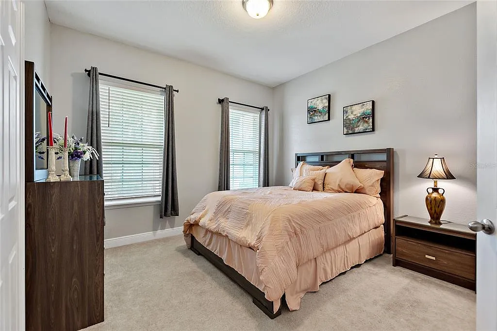 5 bed, 3.5 bath, 3725 sqft, $5,000 — Photo 4